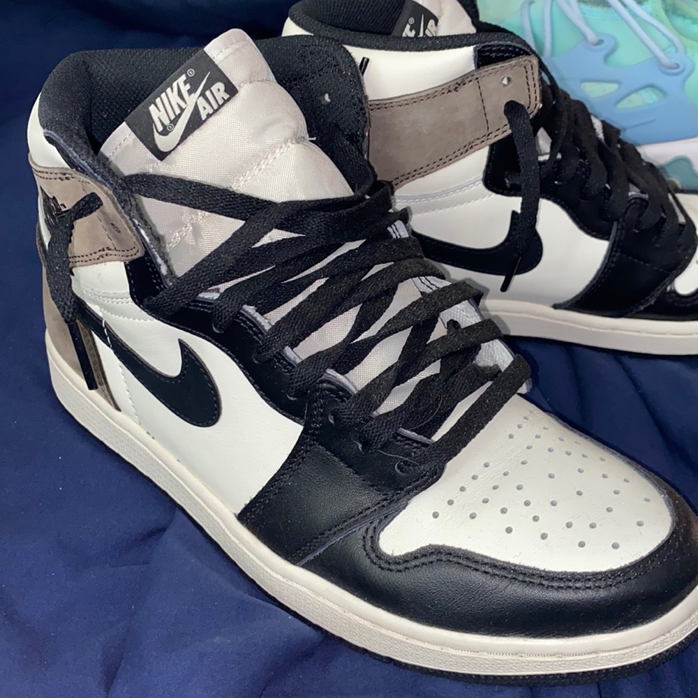 Jordan 1 Mochas, size 9.5M